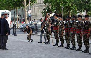 13 Salut a la Garde d'Honneur
